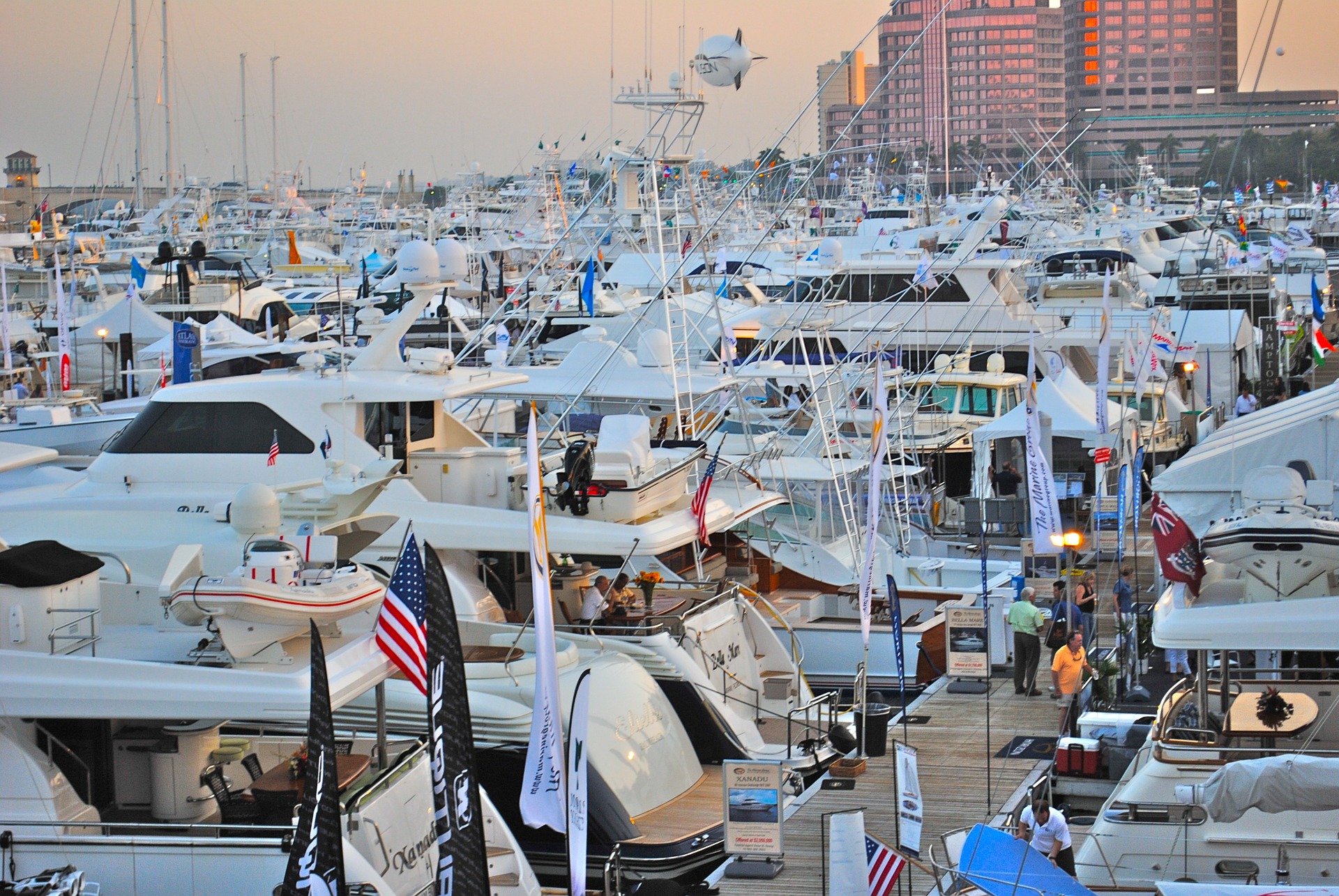 boat-shows-hi-tide-boat-lifts